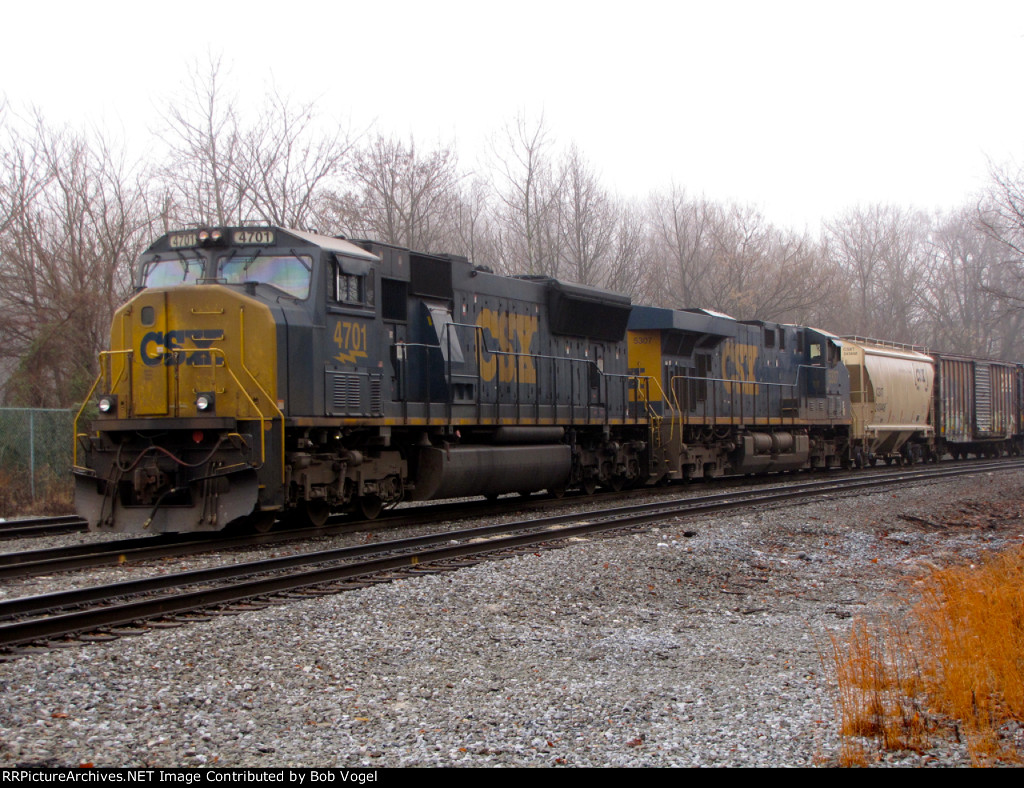 CSX 4701 and 5307